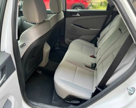 Белый Хендай Туксон, объемом двигателя 2 л и пробегом 95 тыс. км за 14500 $, фото 13 на Automoto.ua