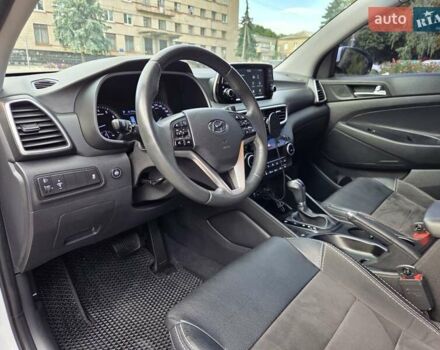 Белый Хендай Туксон, объемом двигателя 2 л и пробегом 71 тыс. км за 22800 $, фото 28 на Automoto.ua