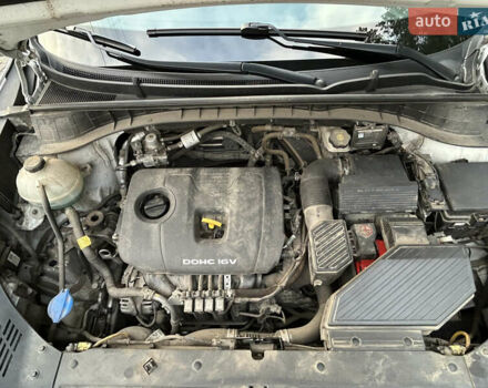 Білий Хендай Туксон, об'ємом двигуна 2 л та пробігом 101 тис. км за 17800 $, фото 19 на Automoto.ua