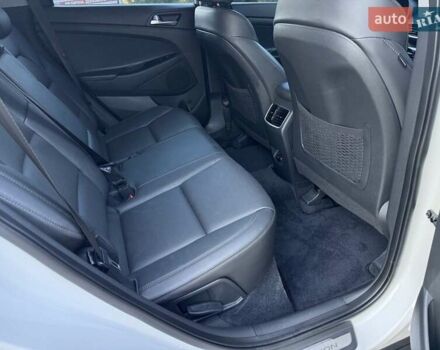 Белый Хендай Туксон, объемом двигателя 2 л и пробегом 119 тыс. км за 23500 $, фото 51 на Automoto.ua