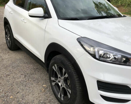 Белый Хендай Туксон, объемом двигателя 2 л и пробегом 25 тыс. км за 15900 $, фото 5 на Automoto.ua