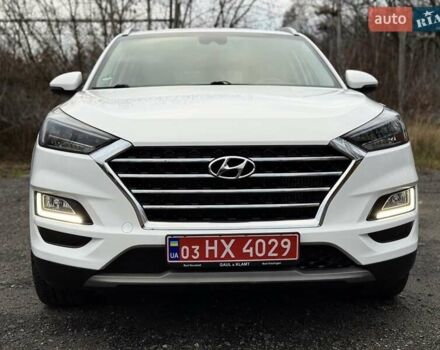 Белый Хендай Туксон, объемом двигателя 2 л и пробегом 114 тыс. км за 23900 $, фото 3 на Automoto.ua