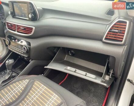 Білий Хендай Туксон, об'ємом двигуна 2 л та пробігом 40 тис. км за 20700 $, фото 14 на Automoto.ua