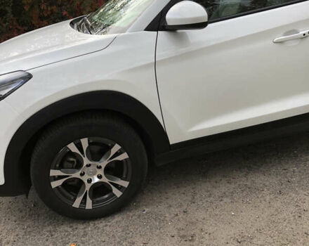 Белый Хендай Туксон, объемом двигателя 2 л и пробегом 25 тыс. км за 15900 $, фото 3 на Automoto.ua