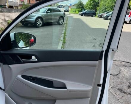 Белый Хендай Туксон, объемом двигателя 2 л и пробегом 95 тыс. км за 14500 $, фото 10 на Automoto.ua