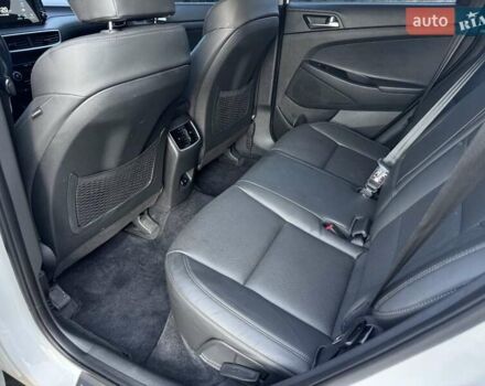 Белый Хендай Туксон, объемом двигателя 2 л и пробегом 119 тыс. км за 23500 $, фото 60 на Automoto.ua
