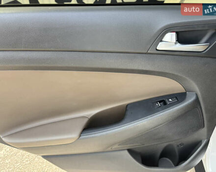 Белый Хендай Туксон, объемом двигателя 1.58 л и пробегом 107 тыс. км за 18500 $, фото 10 на Automoto.ua