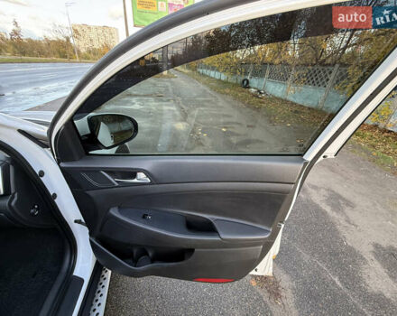 Белый Хендай Туксон, объемом двигателя 1.6 л и пробегом 53 тыс. км за 22500 $, фото 36 на Automoto.ua