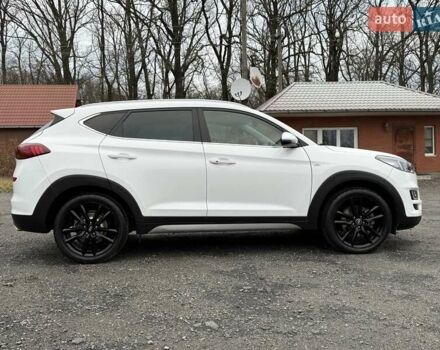 Белый Хендай Туксон, объемом двигателя 2 л и пробегом 114 тыс. км за 23900 $, фото 10 на Automoto.ua