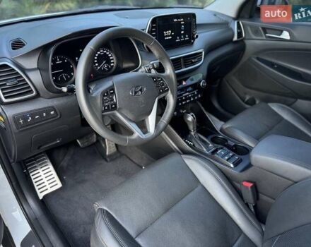 Белый Хендай Туксон, объемом двигателя 2 л и пробегом 119 тыс. км за 23500 $, фото 56 на Automoto.ua