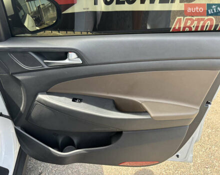 Белый Хендай Туксон, объемом двигателя 1.58 л и пробегом 107 тыс. км за 18500 $, фото 14 на Automoto.ua