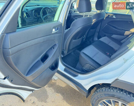 Белый Хендай Туксон, объемом двигателя 2 л и пробегом 270 тыс. км за 19800 $, фото 12 на Automoto.ua