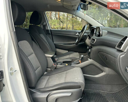 Білий Хендай Туксон, об'ємом двигуна 2 л та пробігом 101 тис. км за 17800 $, фото 8 на Automoto.ua