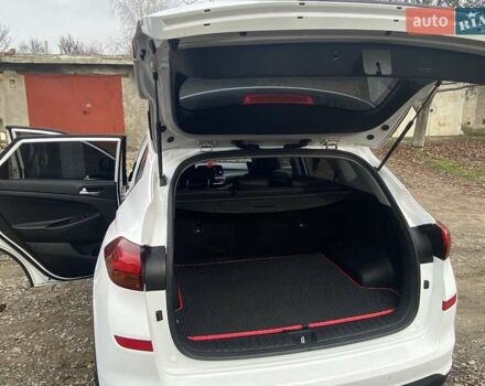 Білий Хендай Туксон, об'ємом двигуна 2 л та пробігом 40 тис. км за 20700 $, фото 3 на Automoto.ua