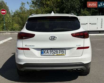 Белый Хендай Туксон, объемом двигателя 2 л и пробегом 167 тыс. км за 22499 $, фото 5 на Automoto.ua