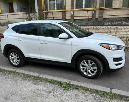 Белый Хендай Туксон, объемом двигателя 2 л и пробегом 95 тыс. км за 14500 $, фото 3 на Automoto.ua