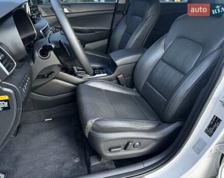 Белый Хендай Туксон, объемом двигателя 2 л и пробегом 119 тыс. км за 23500 $, фото 65 на Automoto.ua