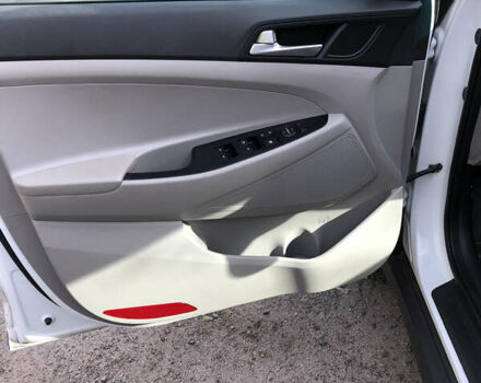 Белый Хендай Туксон, объемом двигателя 2 л и пробегом 25 тыс. км за 15900 $, фото 13 на Automoto.ua