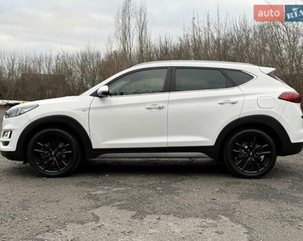 Белый Хендай Туксон, объемом двигателя 2 л и пробегом 114 тыс. км за 23900 $, фото 8 на Automoto.ua