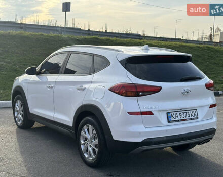 Белый Хендай Туксон, объемом двигателя 1.58 л и пробегом 107 тыс. км за 18500 $, фото 3 на Automoto.ua