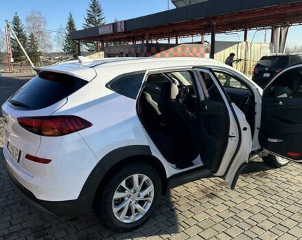 Белый Хендай Туксон, объемом двигателя 1.6 л и пробегом 70 тыс. км за 25000 $, фото 3 на Automoto.ua