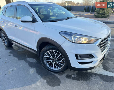 Белый Хендай Туксон, объемом двигателя 2 л и пробегом 270 тыс. км за 19800 $, фото 5 на Automoto.ua
