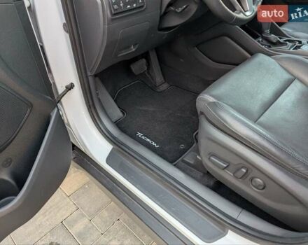Білий Хендай Туксон, об'ємом двигуна 1.6 л та пробігом 152 тис. км за 21950 $, фото 41 на Automoto.ua