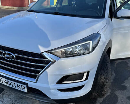 Белый Хендай Туксон, объемом двигателя 2 л и пробегом 270 тыс. км за 19800 $, фото 1 на Automoto.ua