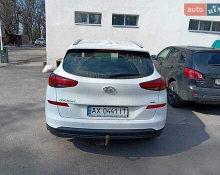 Білий Хендай Туксон, об'ємом двигуна 2 л та пробігом 95 тис. км за 17000 $, фото 2 на Automoto.ua