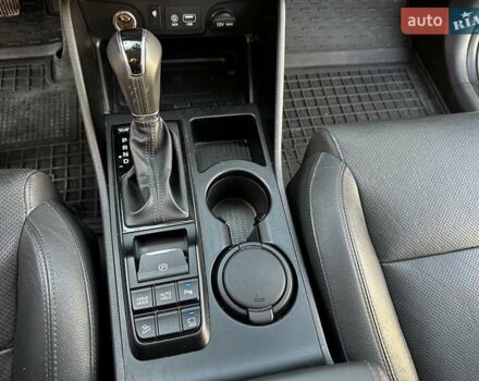 Белый Хендай Туксон, объемом двигателя 2 л и пробегом 50 тыс. км за 22500 $, фото 16 на Automoto.ua