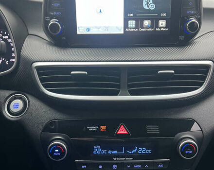 Білий Хендай Туксон, об'ємом двигуна 2 л та пробігом 136 тис. км за 22900 $, фото 16 на Automoto.ua