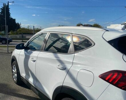 Белый Хендай Туксон, объемом двигателя 1.6 л и пробегом 77 тыс. км за 15700 $, фото 11 на Automoto.ua