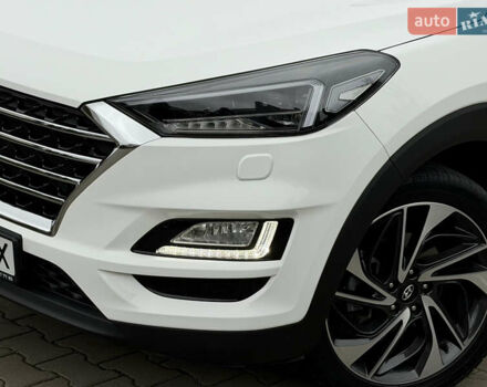 Белый Хендай Туксон, объемом двигателя 2 л и пробегом 50 тыс. км за 23800 $, фото 27 на Automoto.ua