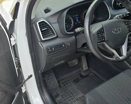 Белый Хендай Туксон, объемом двигателя 2 л и пробегом 52 тыс. км за 23999 $, фото 8 на Automoto.ua