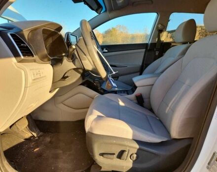 Білий Хендай Туксон, об'ємом двигуна 2.4 л та пробігом 80 тис. км за 2200 $, фото 6 на Automoto.ua