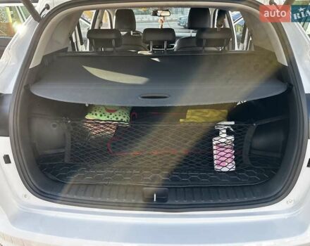 Белый Хендай Туксон, объемом двигателя 2 л и пробегом 50 тыс. км за 22500 $, фото 18 на Automoto.ua