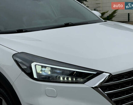 Белый Хендай Туксон, объемом двигателя 2 л и пробегом 50 тыс. км за 23800 $, фото 17 на Automoto.ua