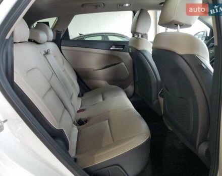 Белый Хендай Туксон, объемом двигателя 2.4 л и пробегом 20 тыс. км за 4100 $, фото 10 на Automoto.ua