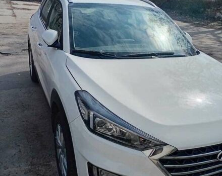 Білий Хендай Туксон, об'ємом двигуна 2 л та пробігом 95 тис. км за 17000 $, фото 5 на Automoto.ua