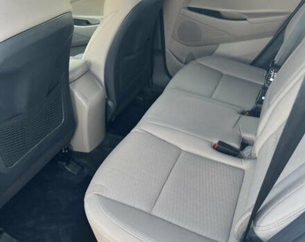 Белый Хендай Туксон, объемом двигателя 2 л и пробегом 148 тыс. км за 17850 $, фото 30 на Automoto.ua