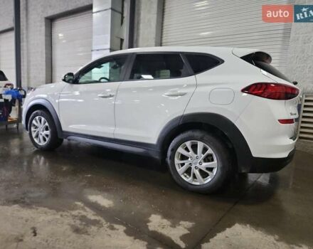 Белый Хендай Туксон, объемом двигателя 2 л и пробегом 85 тыс. км за 4300 $, фото 1 на Automoto.ua