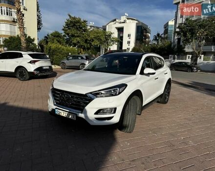 Белый Хендай Туксон, объемом двигателя 2 л и пробегом 50 тыс. км за 22500 $, фото 1 на Automoto.ua