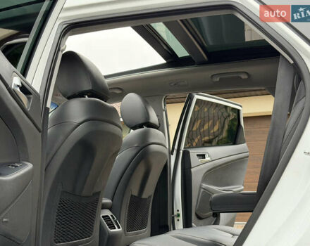 Белый Хендай Туксон, объемом двигателя 2 л и пробегом 50 тыс. км за 23800 $, фото 78 на Automoto.ua