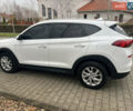 Білий Хендай Туксон, об'ємом двигуна 2 л та пробігом 136 тис. км за 22900 $, фото 5 на Automoto.ua