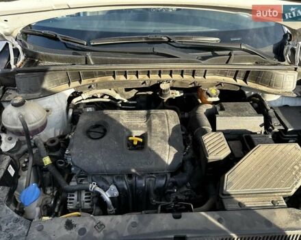 Белый Хендай Туксон, объемом двигателя 2 л и пробегом 50 тыс. км за 22500 $, фото 22 на Automoto.ua