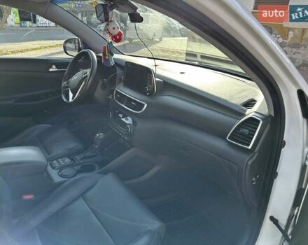 Белый Хендай Туксон, объемом двигателя 2 л и пробегом 50 тыс. км за 22500 $, фото 10 на Automoto.ua