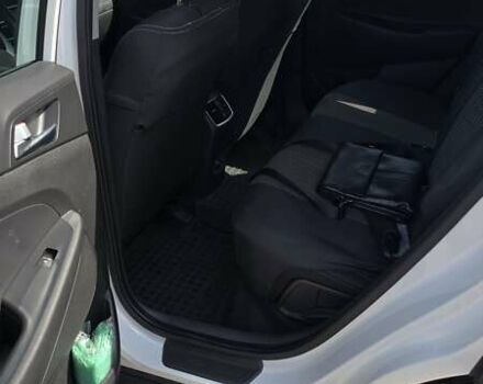 Белый Хендай Туксон, объемом двигателя 2 л и пробегом 52 тыс. км за 23999 $, фото 5 на Automoto.ua