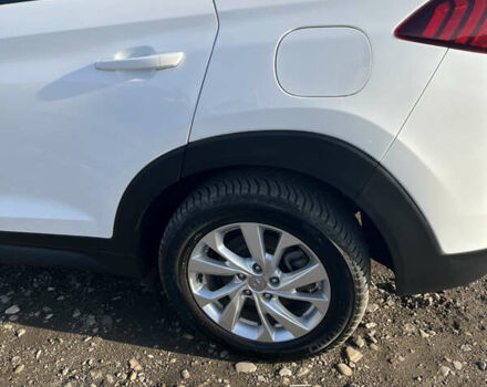Белый Хендай Туксон, объемом двигателя 2 л и пробегом 148 тыс. км за 17850 $, фото 11 на Automoto.ua