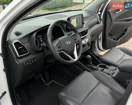 Белый Хендай Туксон, объемом двигателя 2 л и пробегом 50 тыс. км за 23800 $, фото 52 на Automoto.ua