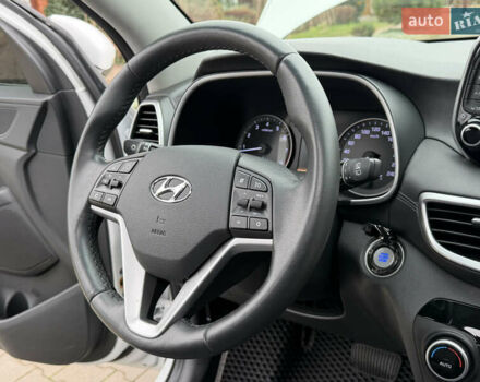 Белый Хендай Туксон, объемом двигателя 2 л и пробегом 50 тыс. км за 23800 $, фото 64 на Automoto.ua